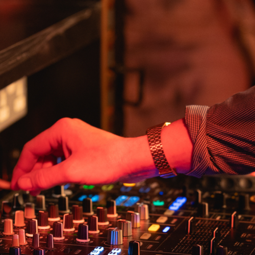 DJ